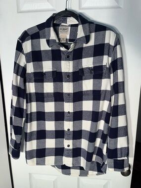 L.L. Bean Men's Medium Checkered Flannel Long Sleeve Button Shirt Blue White